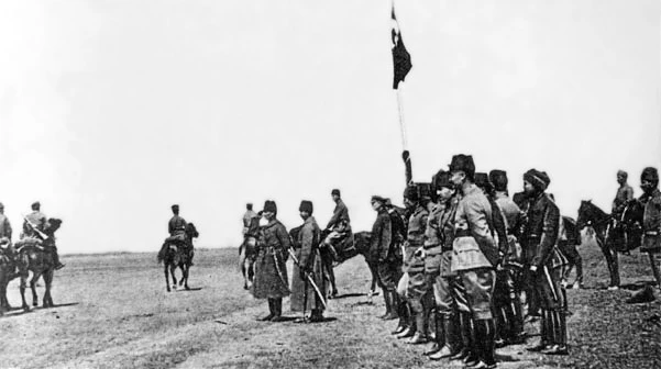 Başkumandan Mustafa Kemal Paşa ve Cephe Komutanı İsmet Paşa, Birinci Ordu'ya bağlı birliklerin askeri tatbikatını teftiş ederken