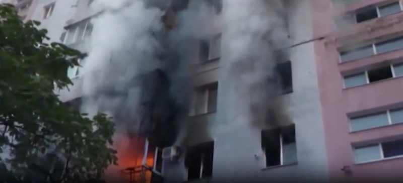 12 saatlik saldırıda Türk tır şoförü hayatını kaybetti, yanan apartman, ukrayna
