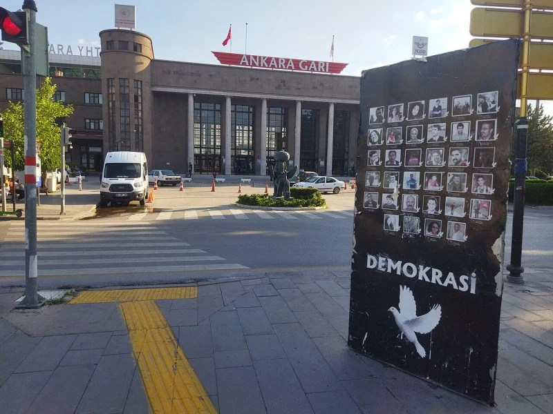 ankara garı saldırısı, ankara garı anıtı, anıt
