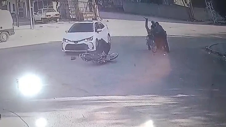 Feci motosiklet kazası: Sürücü savrulup yaşlı çiftin üzerine düştü, kilis kent haber, asayiş