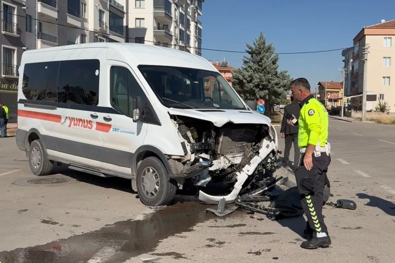 Otomobil ile servis minibüsü çarpıştı, kilis kent haber, asayiş