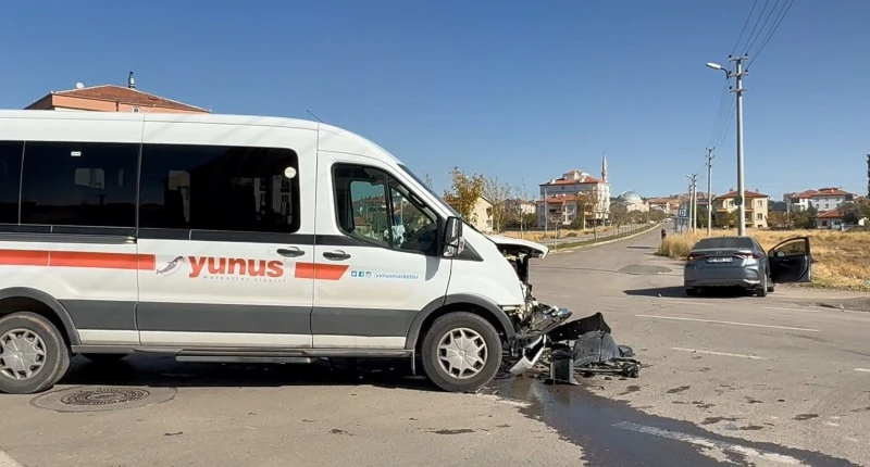 Otomobil ile servis minibüsü çarpıştı, kilis kent haber, asayiş