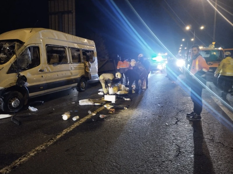 Römorklu minibüs devrildi: 3 yaralı, kilis kent haber, asayiş