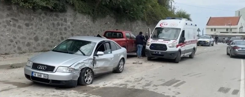 Karşı yönlü iki araç çarpıştı: 4 yaralı, kilis  kent haber, asayiş