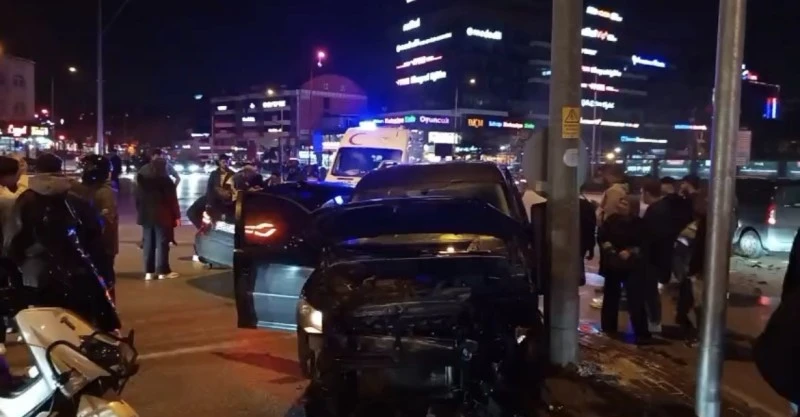 Hafif ticari araç ile otomobil çarpıştı: 3 yaralı, kilis kent haber, asayiş