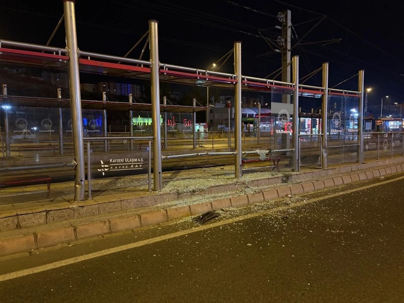 Alkollü ve ehliyetsiz sürücü durağa daldı: “Beni alın, bırakmayın” dedi, kilis kent haber,asayiş