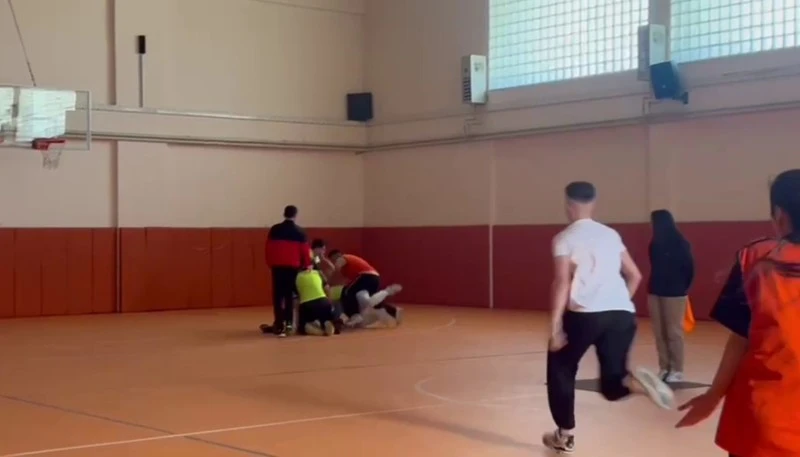 Okulda başlayan kavga sokakta bıçaklı saldırıya dönüştü!, KİLİS kent haber