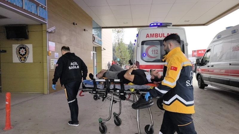 Kamyonlar Kafa Kafaya Çarpıştı: 1 Sürücü Yaralı, kilis kent haber