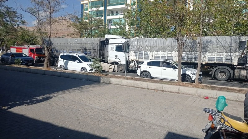 Freni patlayan tır başka bir tıra çarptı: 1 yaralı, kilis kent haber