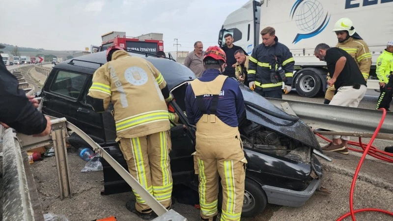 Direksiyon Hâkimiyetini Kaybetti, Araç Bariyerleri Parçaladı: 4 Yaralı, kilis kent haber, asayiş