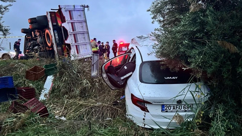 Feci Kaza: Kontrolden Çıkan Kamyonet Karşı Şeride Geçti, 2 Ölü 3 Yaralı, kilis kent haber