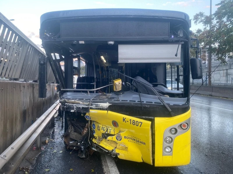 Alkollü İETT şoförü bariyerlere çarptı: 2 yolcu yaralandı, Kilis kent haber, asayiş