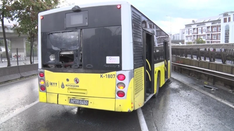 Alkollü İETT şoförü bariyerlere çarptı: 2 yolcu yaralandı, Kilis kent haber, asayiş