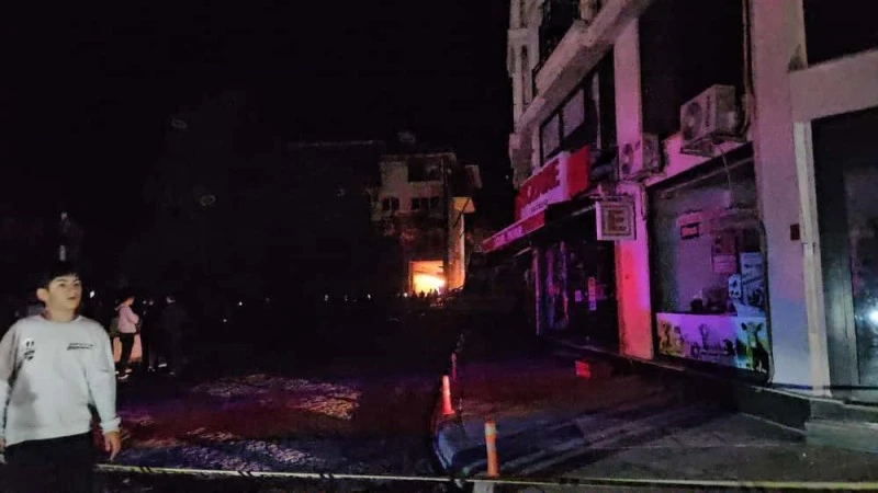 Balıkesir'de Depremde Hasarlı Bina Yıkıldı, kilis kent haber