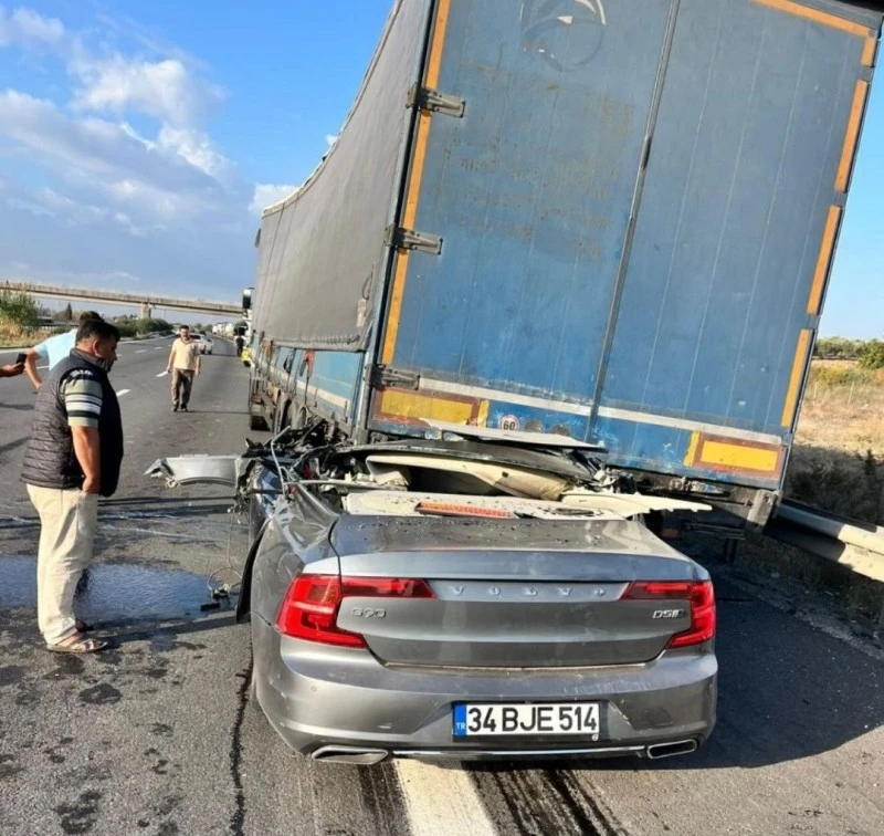 Tıra arkadan çarpan otomobil hurdaya döndü!, kilis kent haber, asayiş