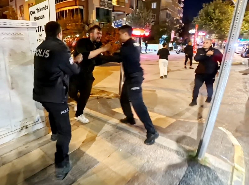 Araçlara zarar verdi, polise direndi: “Öldürün beni” diye bağırdı, Kilis kent haber