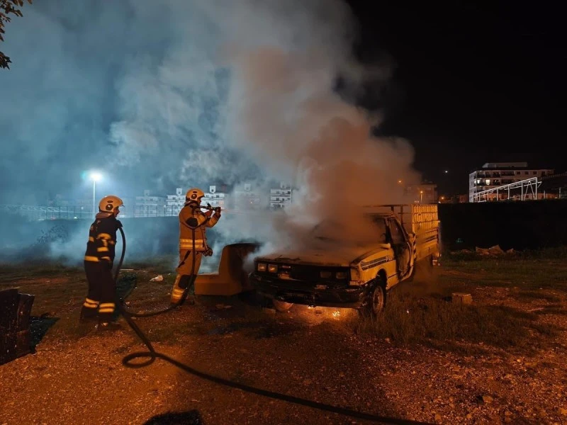 Park halindeki pikap alev aldı, kilis kent haber