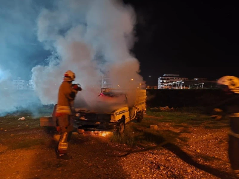 Park halindeki pikap alev aldı, kilis kent haber