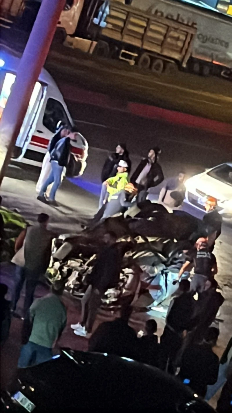 Otomobil refüje ve direğe çarpıp takla attı: 1 yaralı, kilis kent haber, asayiş