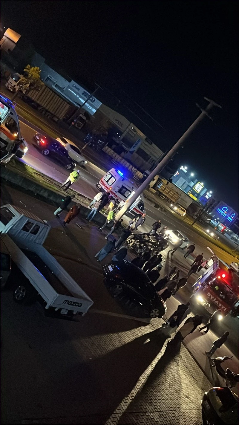 Otomobil refüje ve direğe çarpıp takla attı: 1 yaralı, kilis kent haber, asayiş