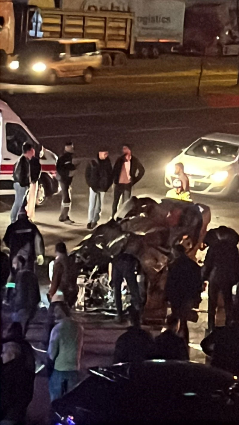 Otomobil refüje ve direğe çarpıp takla attı: 1 yaralı, kilis kent haber, asayiş