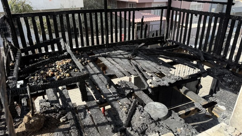 3 katlı ev alevlere teslim oldu: Aile canını zor kurtardı, kilis kent haber, yangın