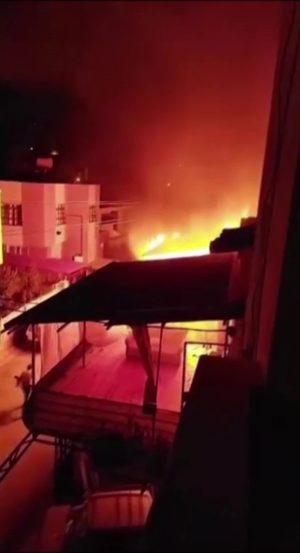 3 katlı ev alevlere teslim oldu: Aile canını zor kurtardı, kilis kent haber, yangın