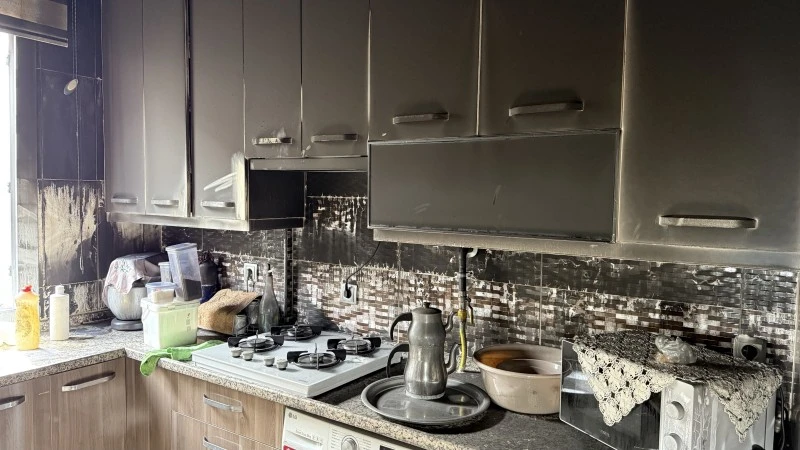 3 katlı ev alevlere teslim oldu: Aile canını zor kurtardı, kilis kent haber, yangın