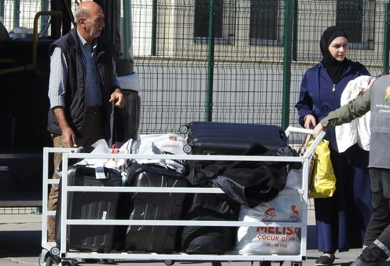 Kilis’te vedalaşma: Türk bayrağını öpüp Suriye’ye geçti, kilis kent haber