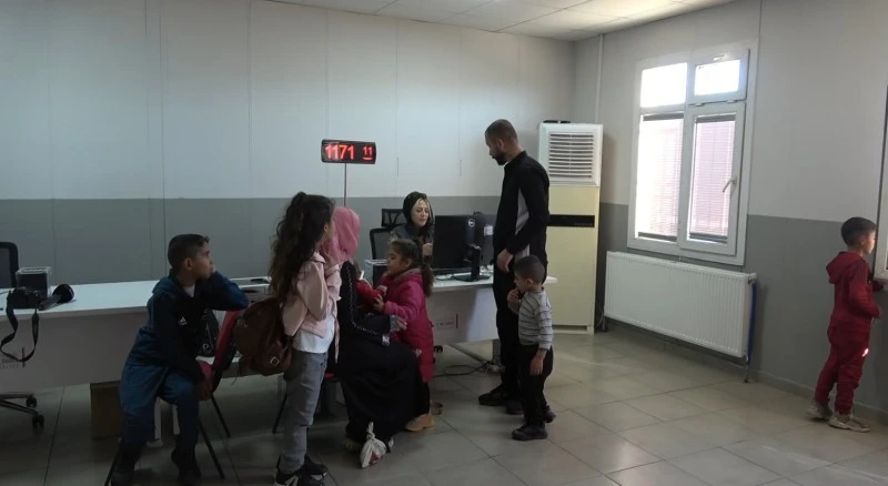 Kilis’te vedalaşma: Türk bayrağını öpüp Suriye’ye geçti, kilis kent haber