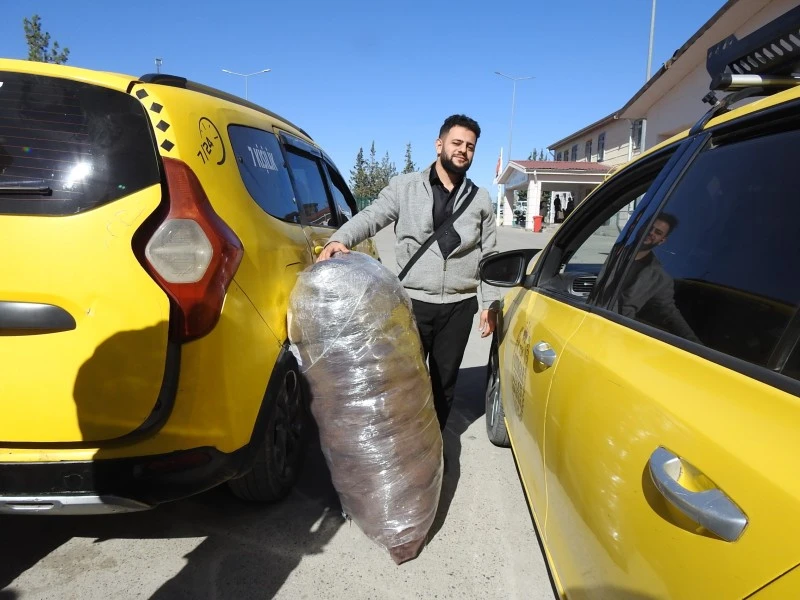 Kilis’te vedalaşma: Türk bayrağını öpüp Suriye’ye geçti, kilis kent haber