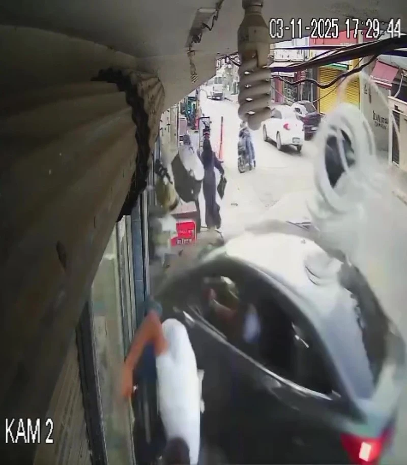 Otomobil markete daldı vatandaş kıl payı kurtuldu!, kilis kent haber, asayiş