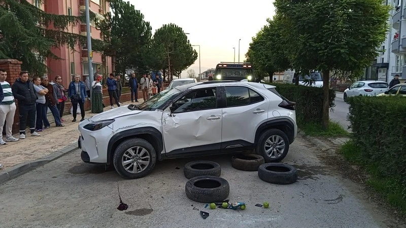 Park halindeki araca çarpan otomobil ters döndü: 3 yaralı, kilis kent haber, asayiş