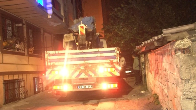 Ara sokağa dalan vinç ortalığı savaş alanına çevirdi, kilis kent haber, vinç kazası