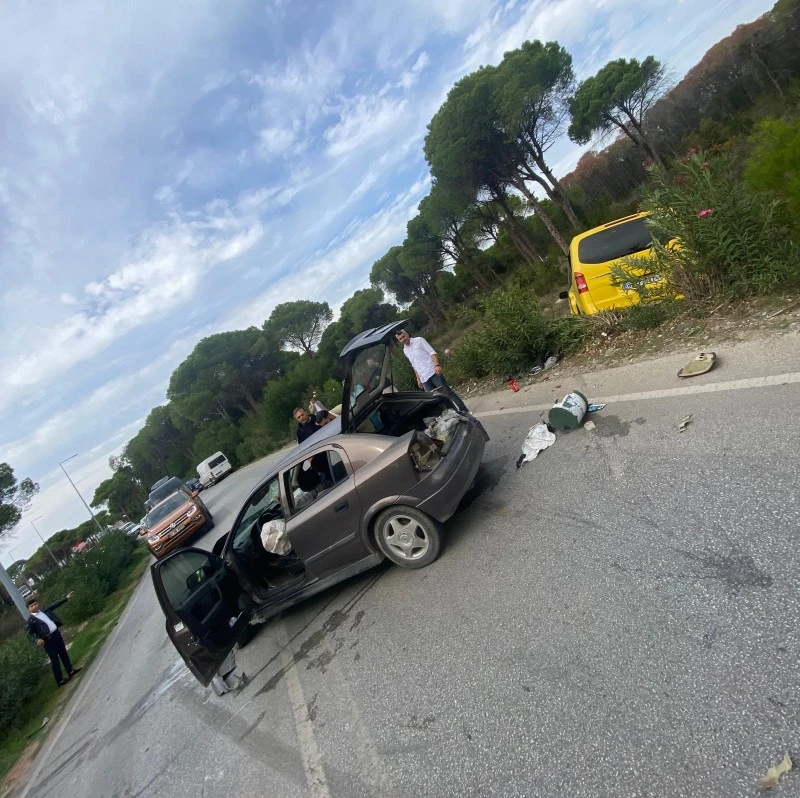 Otomobil ticari taksiye çarptı: 2 yaralı, kilis kent haber, asayiş