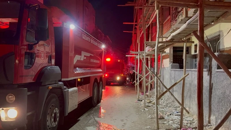 Gaziantep’te 4 katlı boş bina yandı: Kullanılamaz hale geldi, kilis kent haber, asayiş, yangın