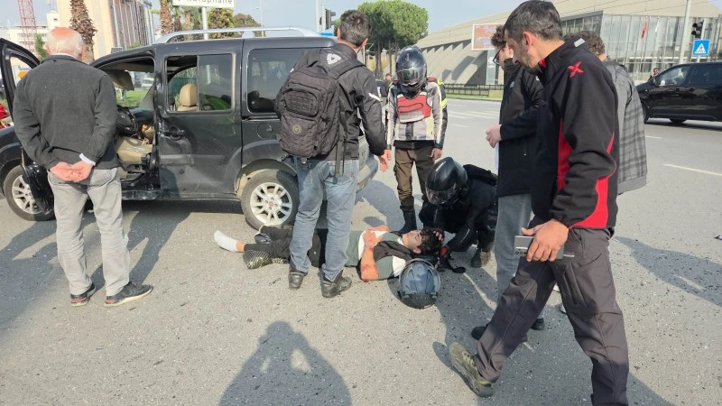 Hafif ticari araç motosiklete çarptı: 2 yaralı, Kilis kent haber, asayiş