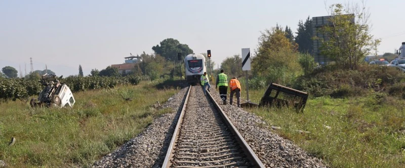 Feci kaza: Özel hemzemin geçitte tren kamyonete çarptı!, asayiş, tren kazası