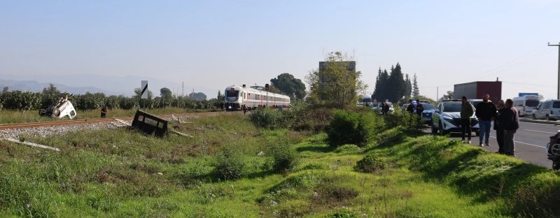 Feci kaza: Özel hemzemin geçitte tren kamyonete çarptı!, asayiş, tren kazası