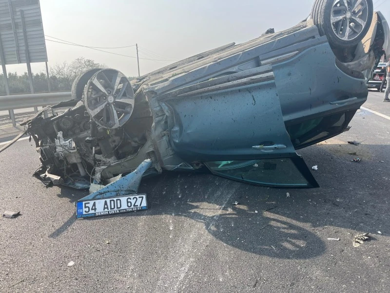 D-650 Pamukova’da otomobil takla attı: 2 yaralı, kilis kent haber, asayiş