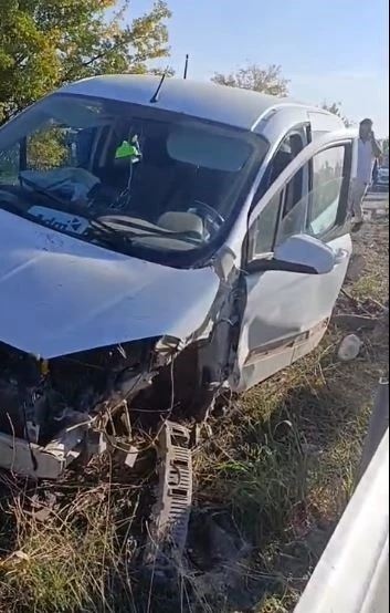 Otomobil traktöre çarptı: Traktör ikiye bölündü, kilis kent haber, asayiş