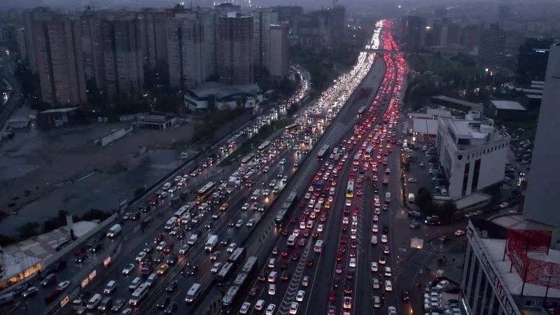 Seyir halindeki iş makinesi yandı: Trafik dronla görüntülendi, kilis kent haber, asayiş