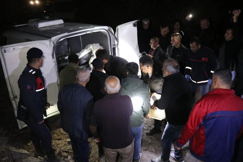 Ormanda odun toplayan yaşlı çift, devrilen traktörün altında ölü bulundu, kilis kent haber, asayiş