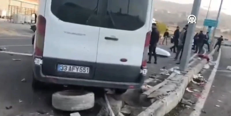 Servis minibüsü ile hafif ticari araç çarpıştı: 19 kişi yaralandı, kilis kent haber, asayiş