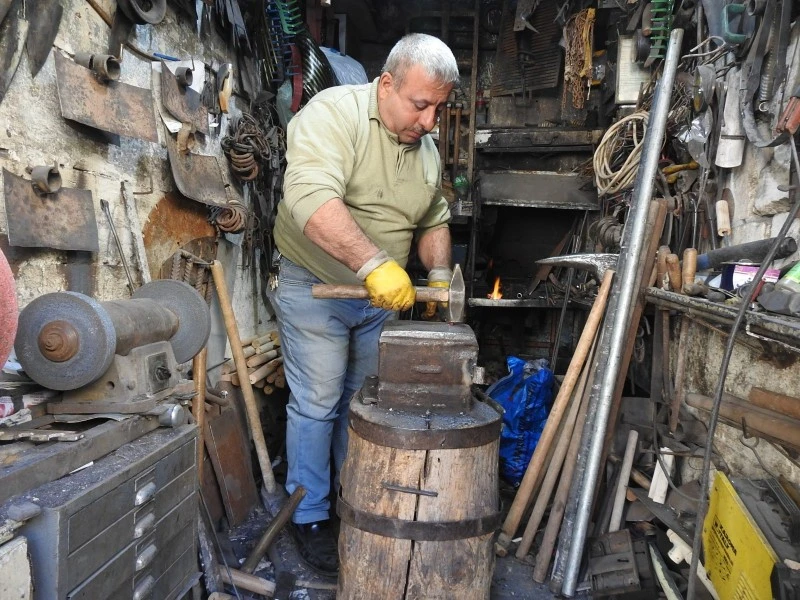 Kilis’te 28 yıllık demirci ustasının bitmeyen meslek tutkusu, kilis kent haber, demirci