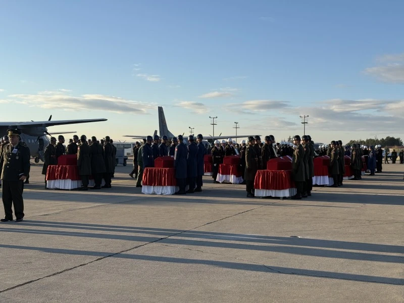 Gürcistan’daki uçak kazasında şehit olan 20 asker için Ankara’da tören düzenlendi
