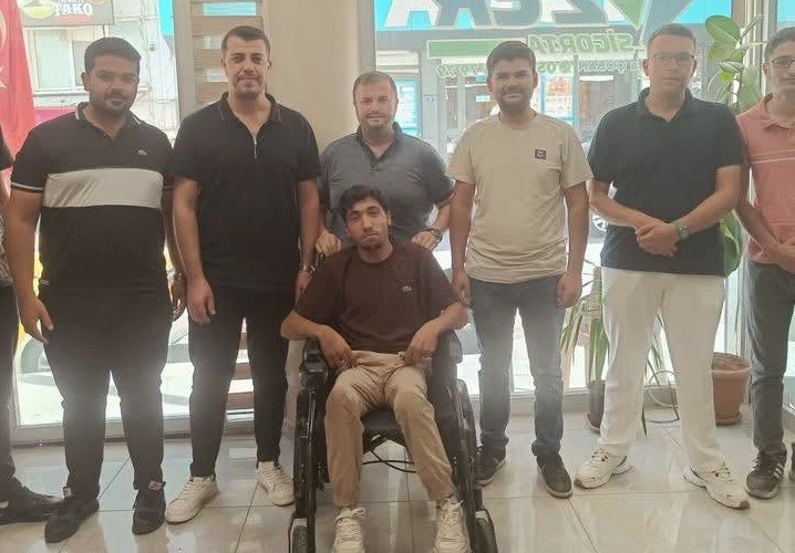  AK Parti Kilis Gen&ccedil;lik Kolları&rsquo;ndan Anlamlı Destek: Ak&uuml;l&uuml; Sandalye Hediyesiyle Y&uuml;z&uuml; G&uuml;ld&uuml;