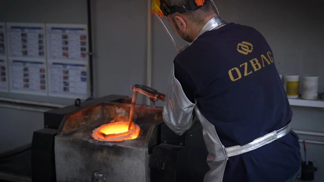 Altın Piyasasında Panik Yok: Fabrikalar Gece G&uuml;nd&uuml;z &Uuml;retiyor