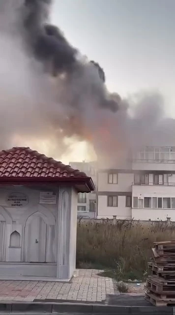 Apartman dairesinde çıkan yangın korkuttu