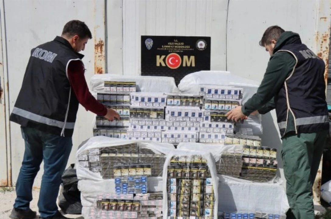 Araçta gümrük kaçağı sigara ele geçirildi
